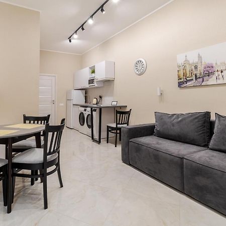Luxury Flat In Downtown 2 Apartment Lviv Luaran gambar