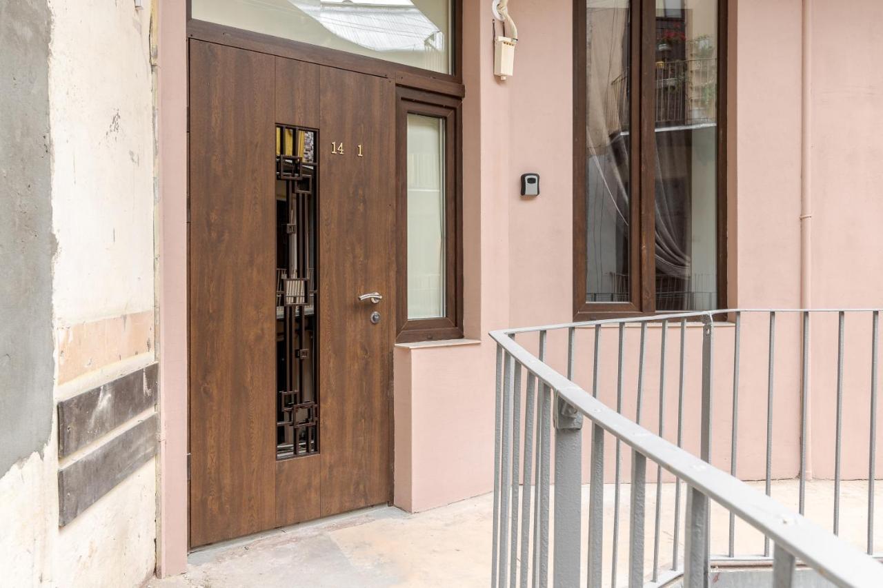 Luxury Flat In Downtown 2 Apartment Lviv Luaran gambar