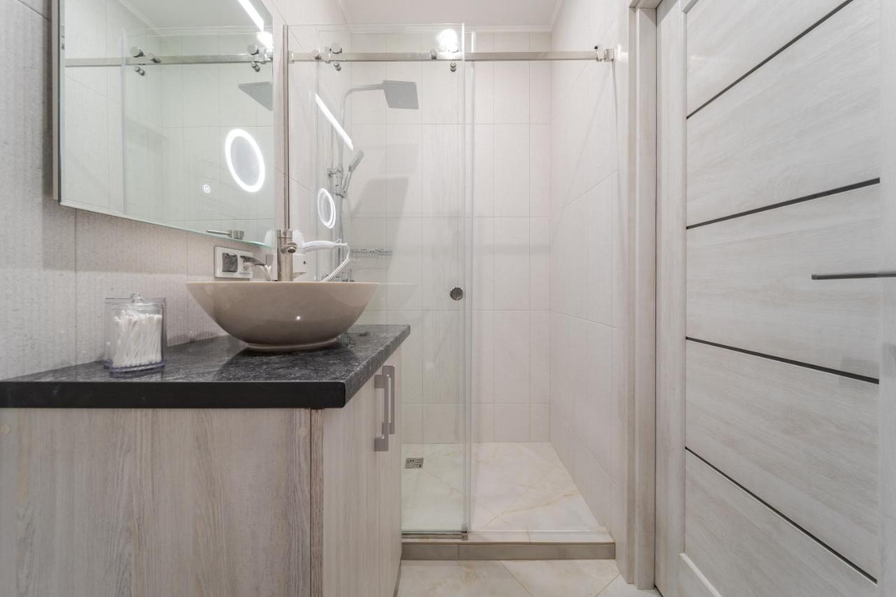 Luxury Flat In Downtown 2 Apartment Lviv Luaran gambar